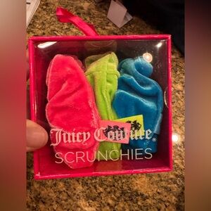 Juicy Couture JUI29 Scrunchies Makeup Gift Set for Women - 3 Piece
